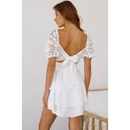 Bela mini obleka s  s kontrastno čipko z naborki in pentljo Mimi