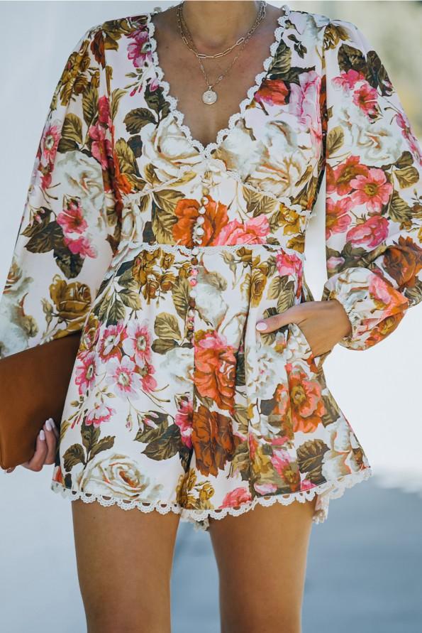 Kombinezon s čipkastimi okraski z V izrezom s cvetličnim potiskom Nina