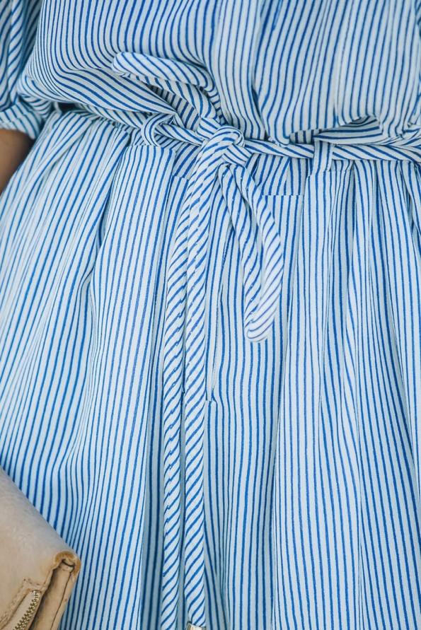 Kratka obleka s črtastim ovratnikom Ava