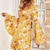 Mini obleka z rumeni zvončastimi rokavi s cvetličnim tiskom Yelow