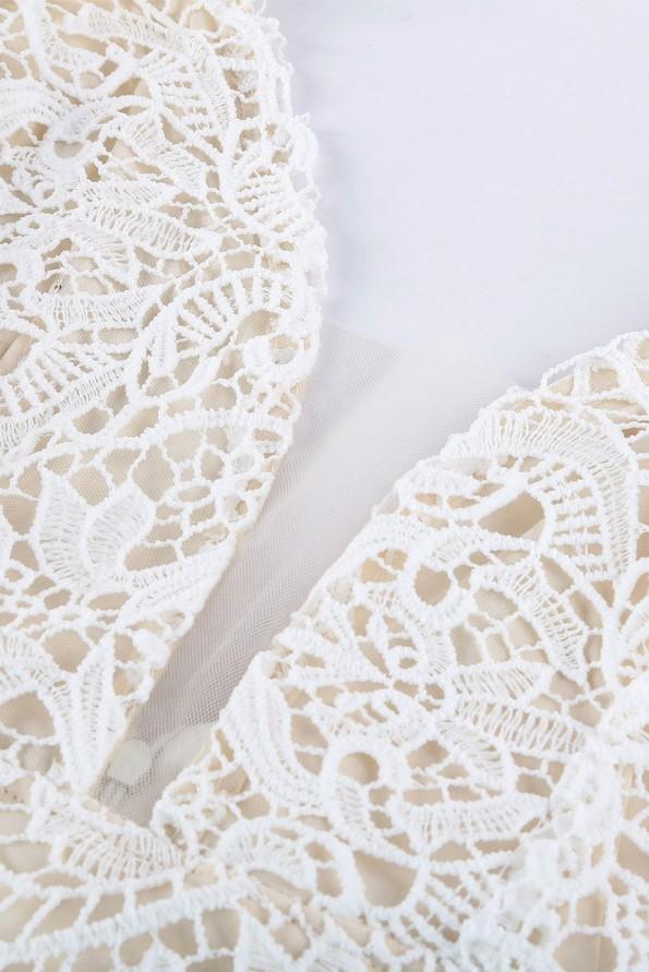 Bela čipkasta poročna obleka Jazmine z V izrezom