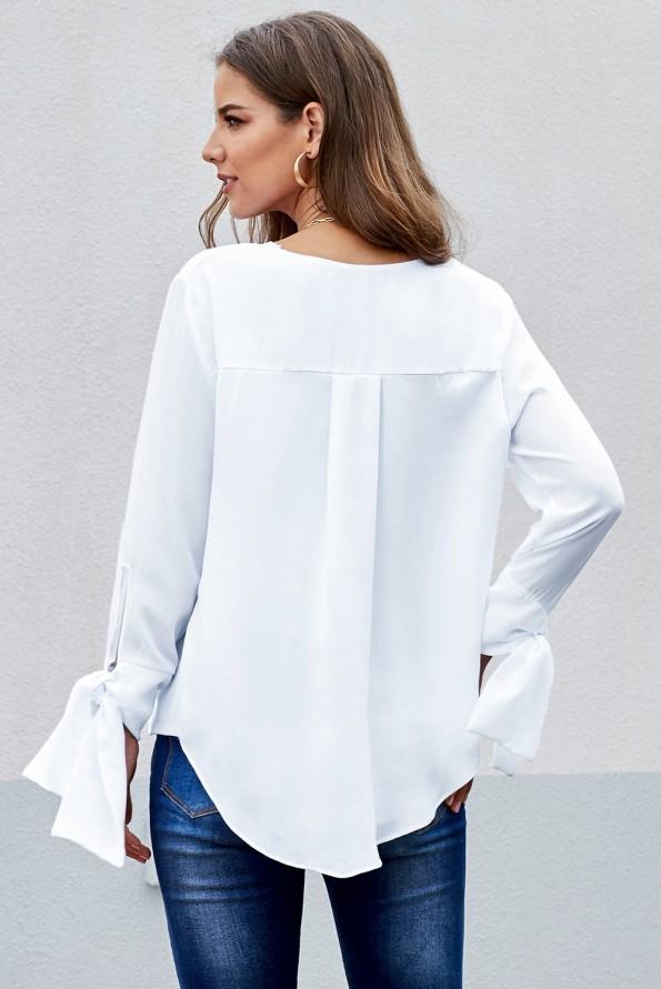 Bela preklopna bluza Liana z vozlom na rokavu