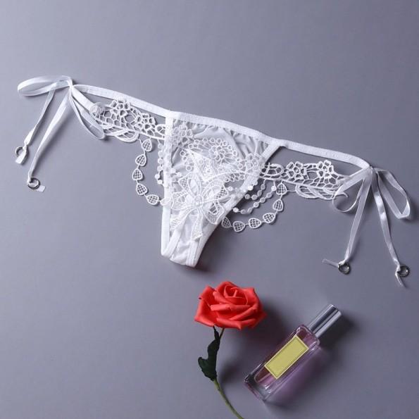 Bele čipkaste hlačke na vezalke