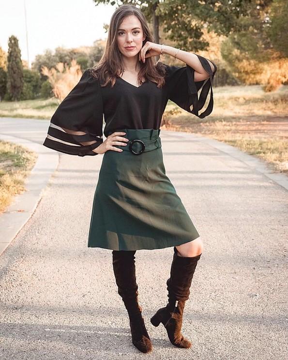Črna bluza Alora s prosojnimi trakovi