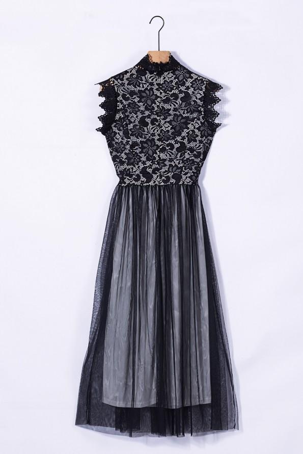 Črna večerna obleka s čipkasto mrežico in z visokim vratom Loreana