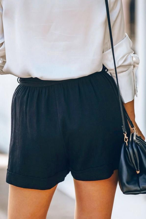 Črne bombažne kratke hlače Aurora z visokim pasom in žepi