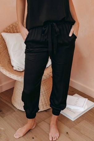 Črne jogger hlače Olive z žepi