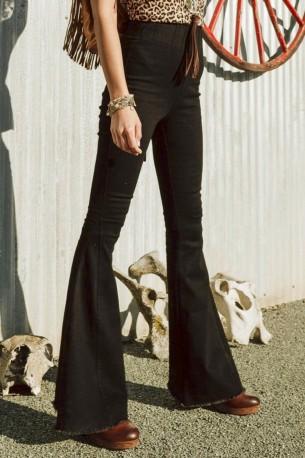 Črne kavbojke na zvonec Everleigh