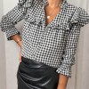 Črno bela bluza Malia z volančki