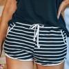 Črtaste kratke hlače Aaliyah z žepi
