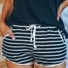 Črtaste kratke hlače Aaliyah z žepi