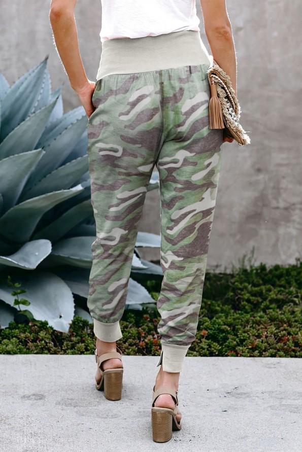 Kamuflažne ohlapne hlače Judith