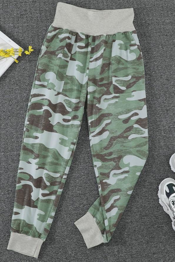 Kamuflažne ohlapne hlače Judith