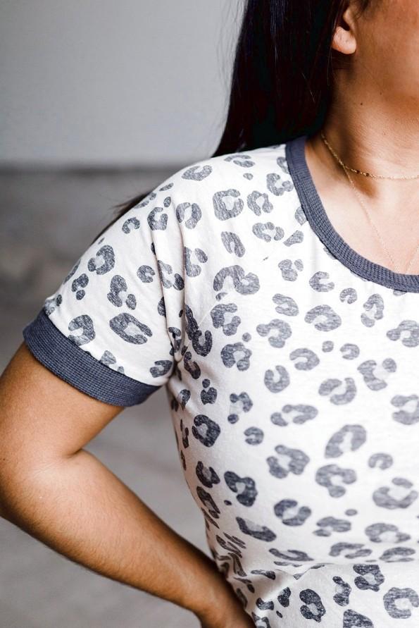 Kratka majica Lucille z leopardjim motivom