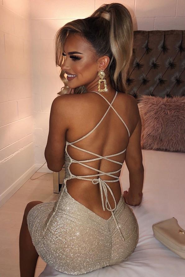 Mini obleka zlate barve z votlim hrbtom in bleščicami Ruby