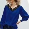 Modra bluza Aubree z V izrezom