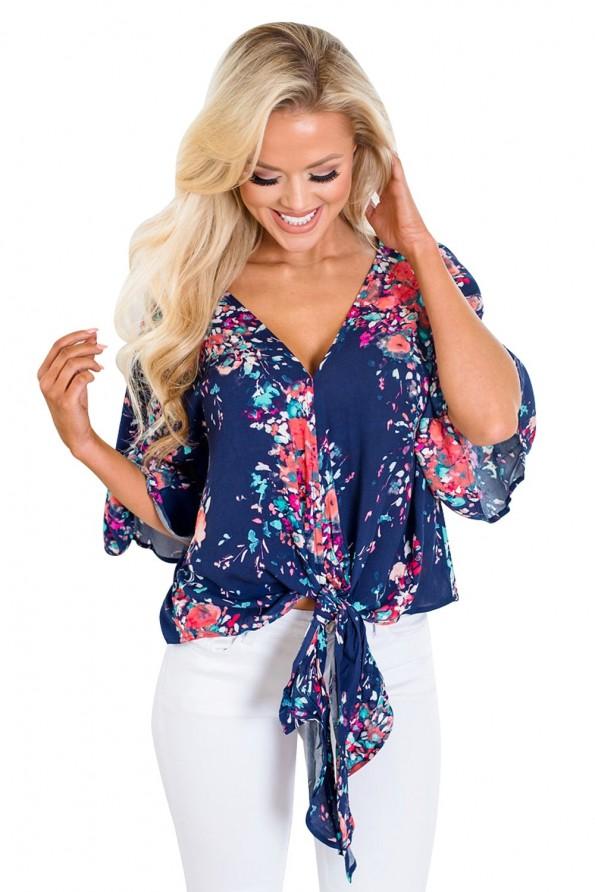 Modra bluza Azariah s cvetličnimi vzorci in kimono rokavi
