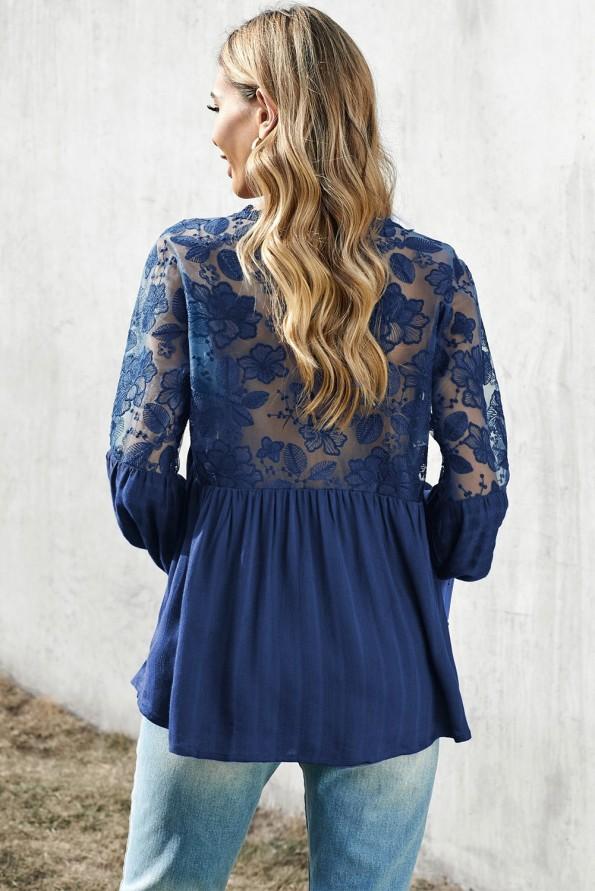 Modra bluza Esmeralda s čipkastimi rameni