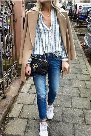 Modra bluza Miranda z V-izrezom
