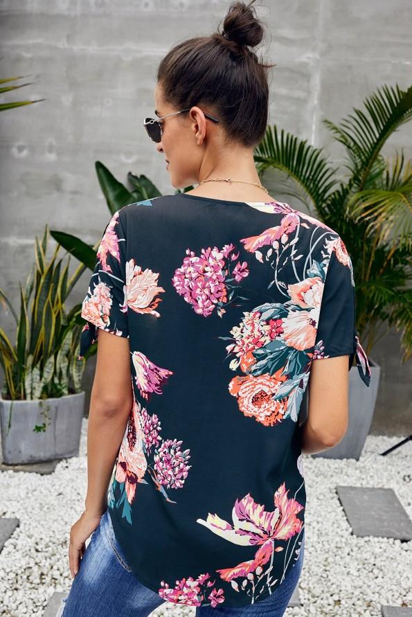 Modra preklopna bluza Alia s cvetličnim potiskom