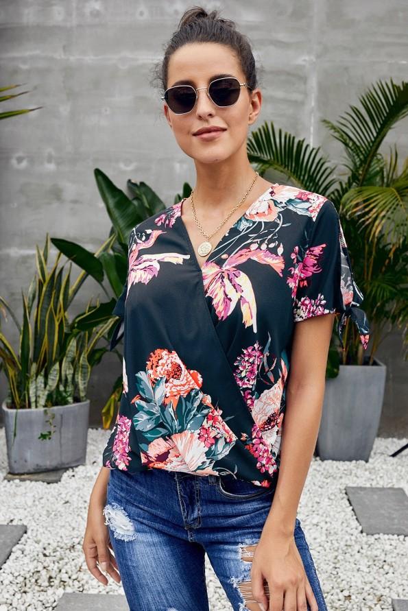 Modra preklopna bluza Alia s cvetličnim potiskom
