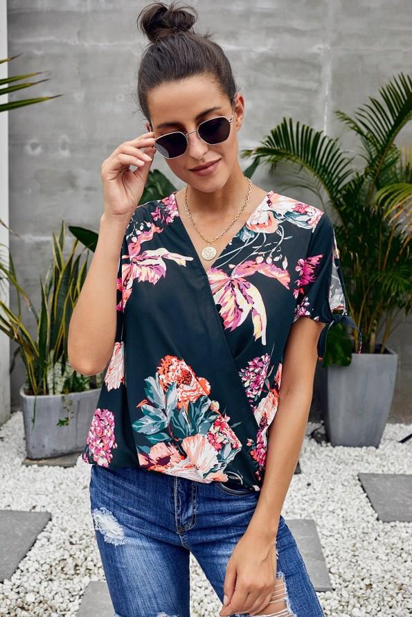 Modra preklopna bluza Alia s cvetličnim potiskom