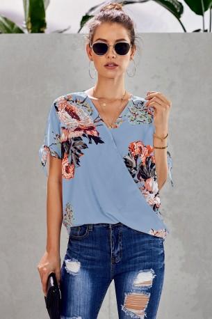Modra preklopna bluza Emilia s cvetličnim potiskom