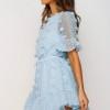Nebeško plava mini oblekica z dekoracijskimi čipkami Dorina