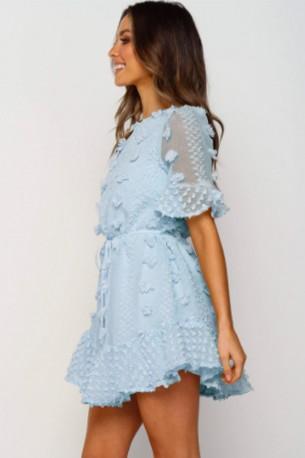 Nebeško plava mini oblekica z dekoracijskimi čipkami Dorina