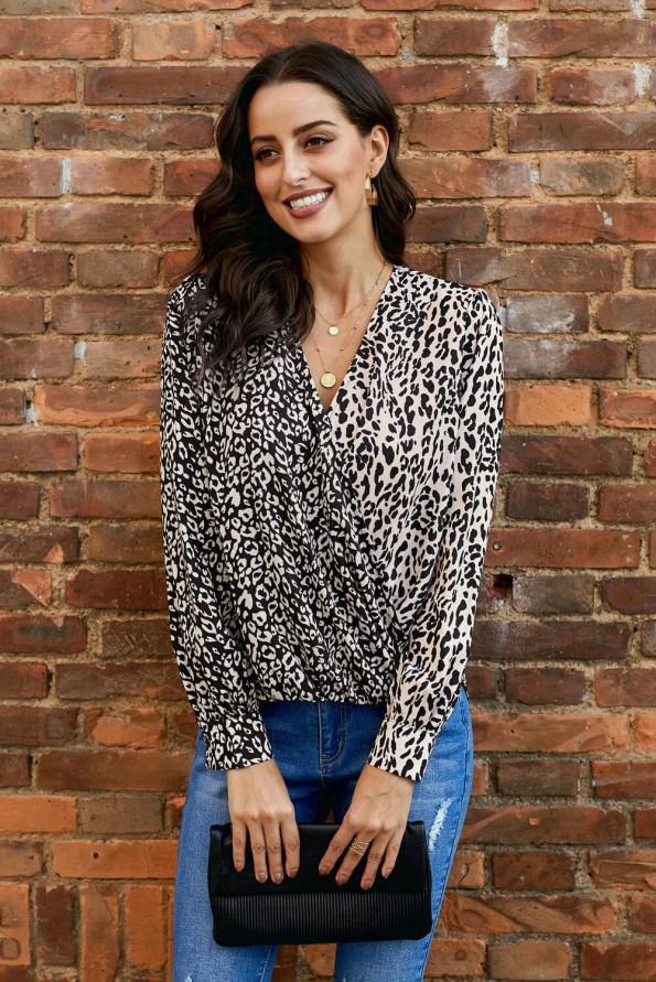 Preklopna bluza Everlee z leopardjim potiskom