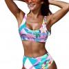 Preprost bikini Gia s tropskim motivom