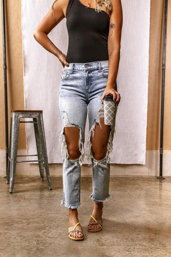 Razcefrane jeans bombažne kavbojke Emery z veliko luknjo v kolenu