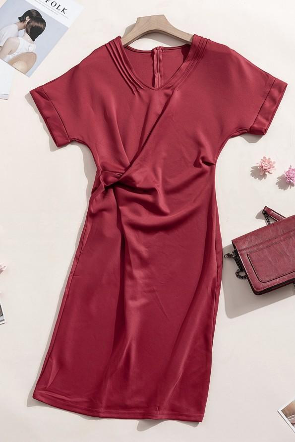 Rdeča oprijeta obleka Margaret z V izrezom