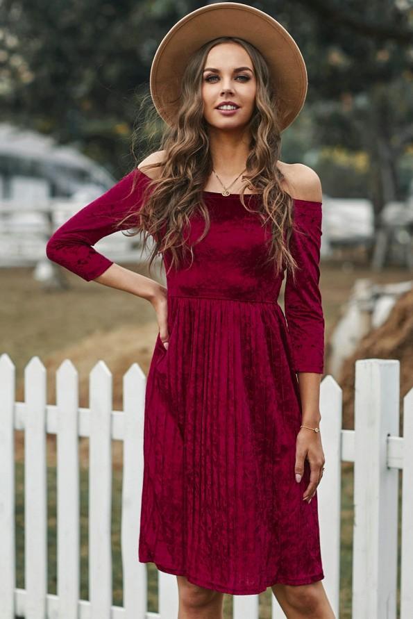 Rdeča žametna obleka Bailee z golimi rameni