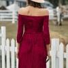 Rdeča žametna obleka Bailee z golimi rameni
