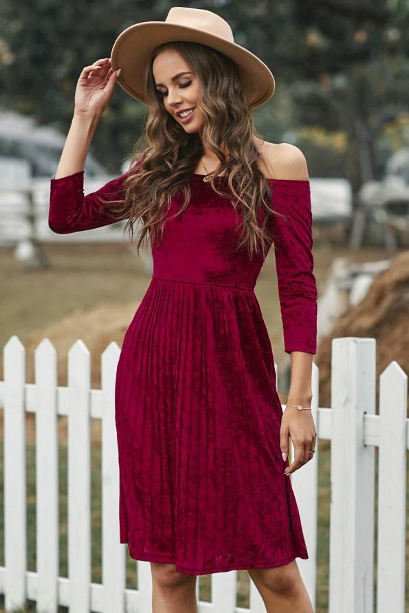 Rdeča žametna obleka Bailee z golimi rameni