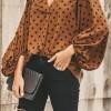 Rjava bluza Camila s pikčastim vzorcem in širokimi rokavi