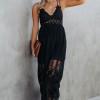 Črna čipkasta maksi obleka s križnim hrbtom Frauke