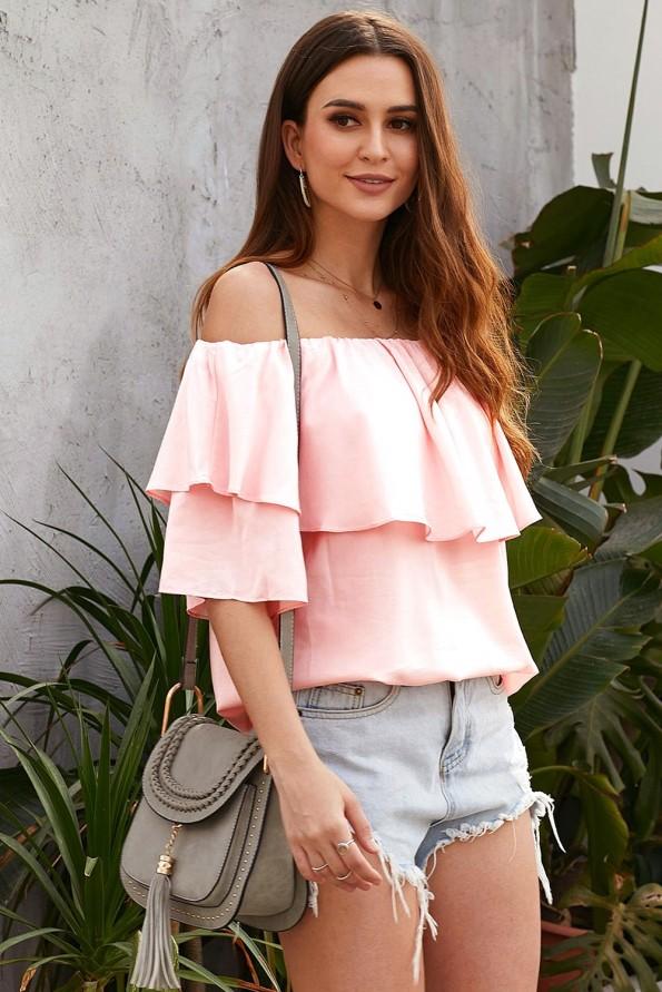 Roza bluza Arielle z odprtimi rameni in volančki