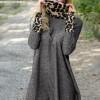 Siva bombažna mini obleka Bella z ovratnikom leopardjega motiva