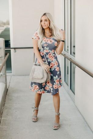 Siva kratka obleka Salma s kratkimi rokavi in cvetličnim potiskom