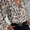 Srajca z gumbi na rokavih z leopard potiskom in z izrezom Henna