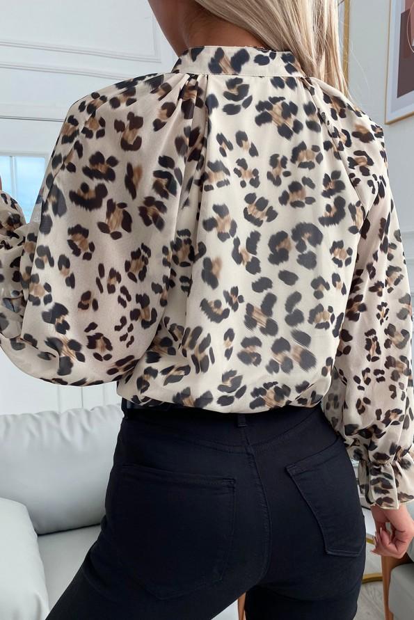 Srajca z gumbi na rokavih z leopard potiskom in z izrezom Henna