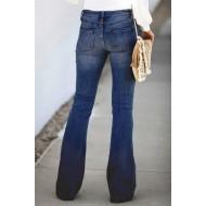 Temno modre bombažne kavbojke Clara s srednje visokim pasom in zarezami