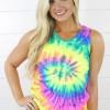 Top Maisie s tie dye vzorcem