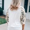 Top Renata s sivimi leopardjimi rokavi