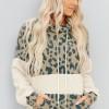 Topel pulover Evelyn z leopardjim motivom