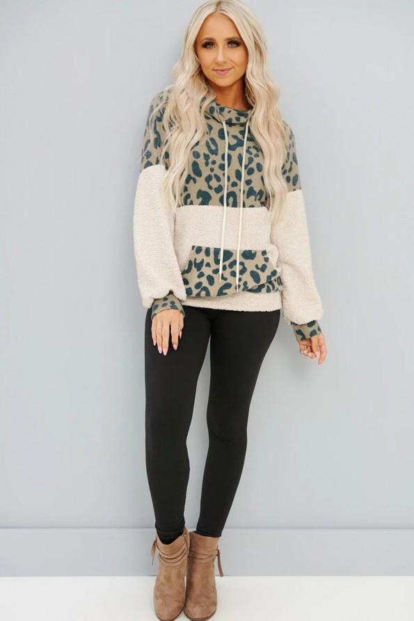 Topel pulover Evelyn z leopardjim motivom