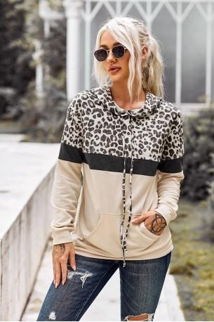 Tribarven pulover Alexandra s kapuco
