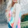 Večbarvna tie dye majica Lydia s črtastimi rokavi